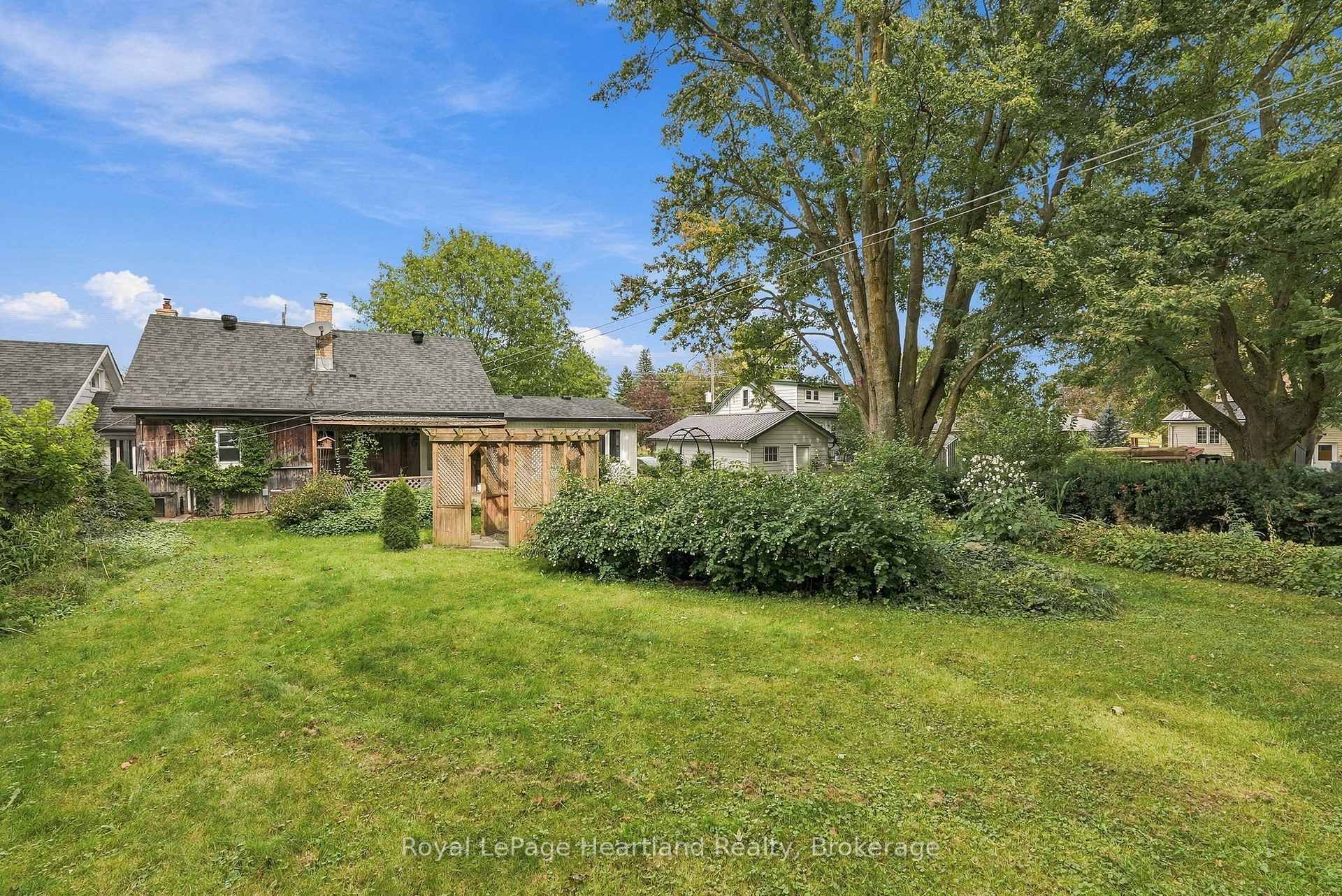 Photo 36 of 156 Queen Street S, Minto — HOMEH