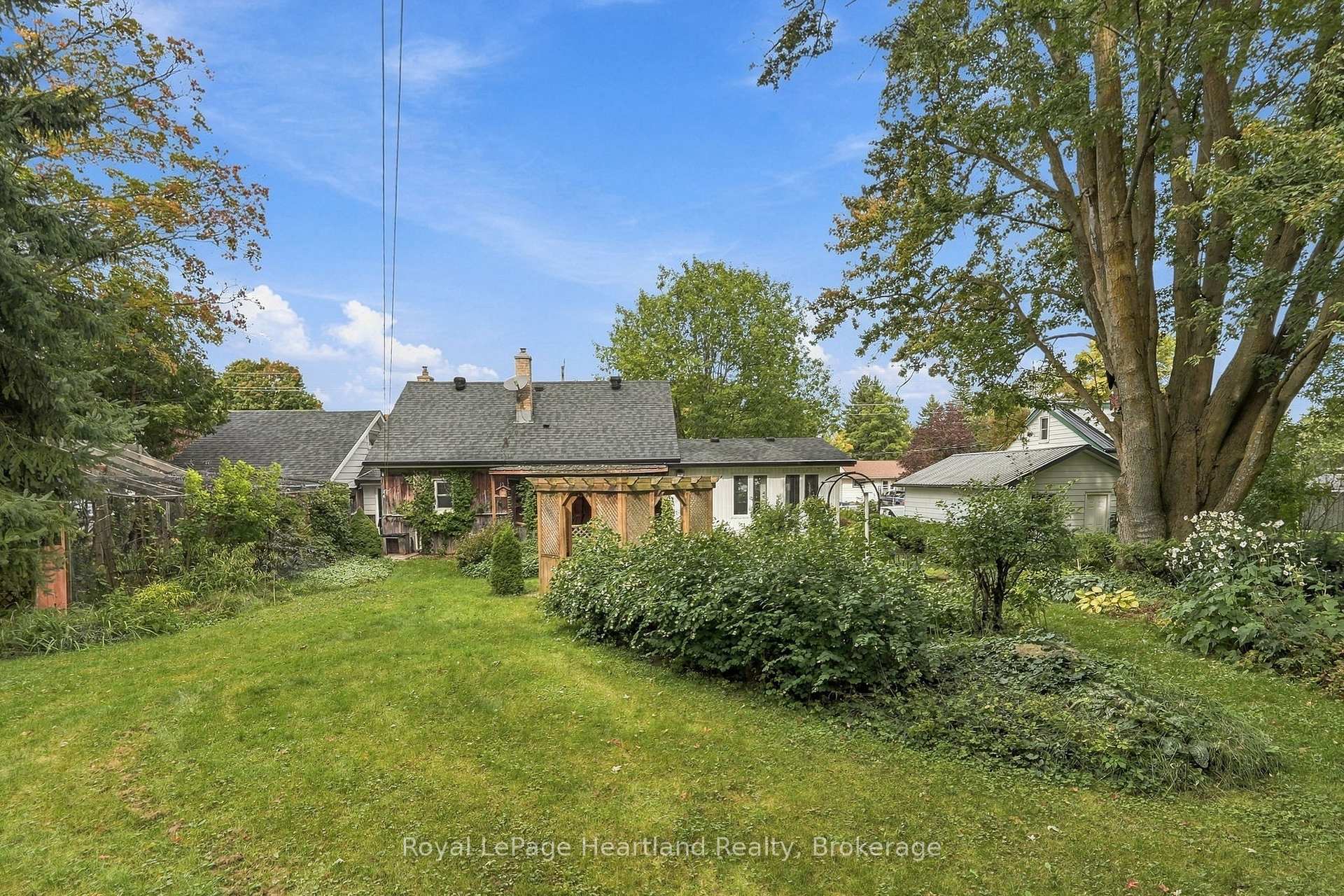 Photo 37 of 156 Queen Street S, Minto — HOMEH