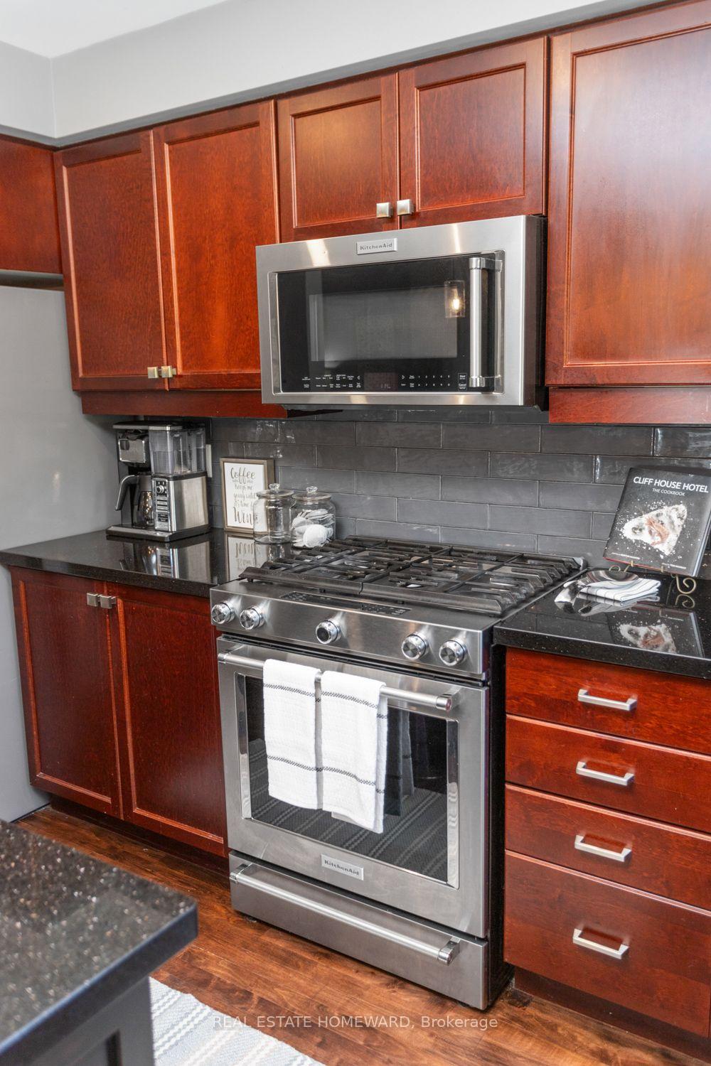 Photo 15 of Unit 10, 571 Longworth Avenue E, Clarington, Bowmanville — HOMEH