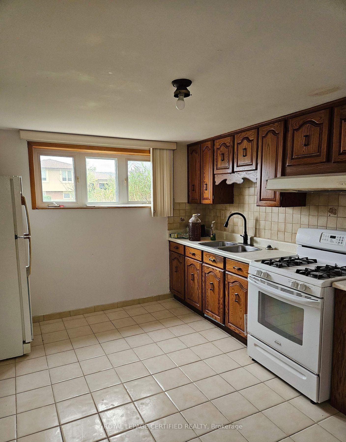 Photo 2 of Unit Bsmt, 115 Deerhurst Road, Hamilton, Stoney Creek — HOMEH