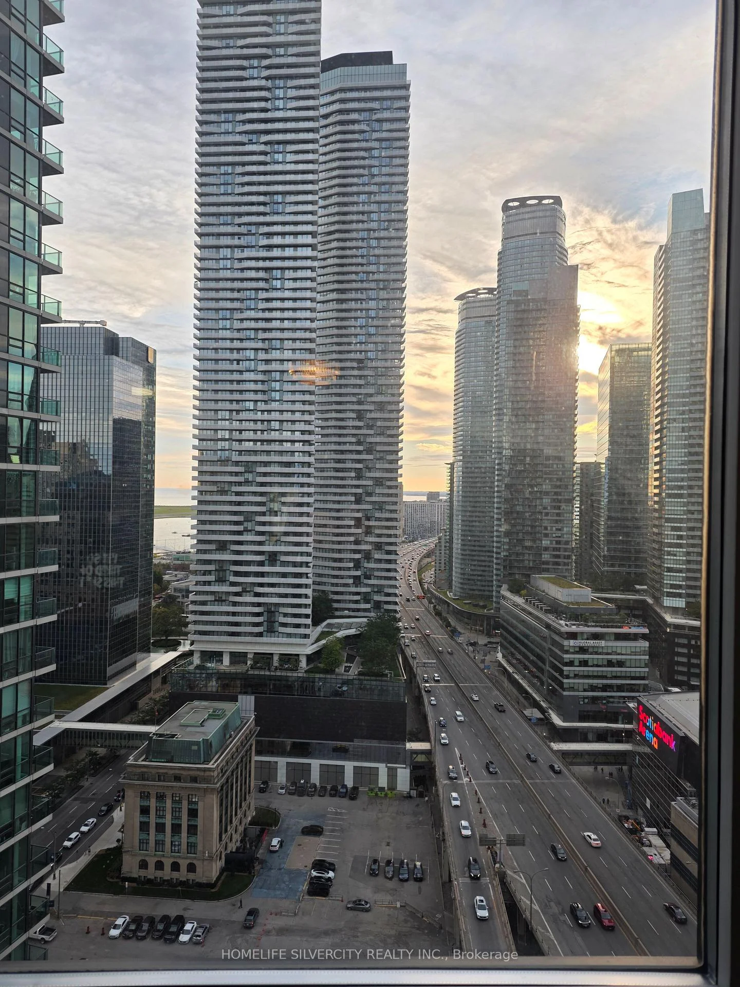 Photo of Unit 2701, 18 Harbour Street