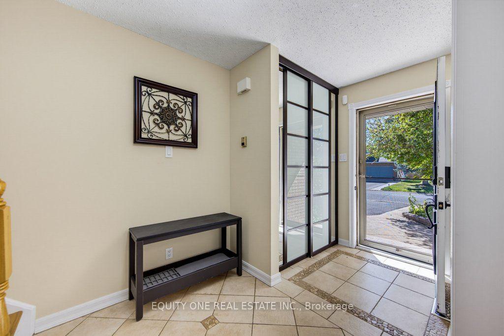 Photo 4 of 35 Ivylea Street, Ottawa, Craig Henry/Woodvale — HOMEH