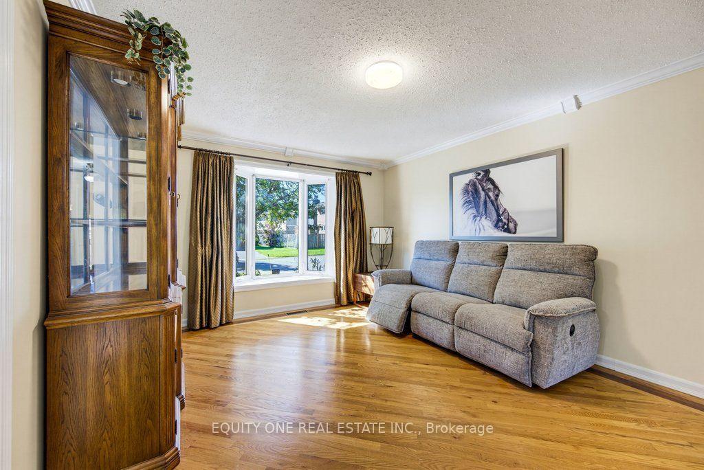 Photo 6 of 35 Ivylea Street, Ottawa, Craig Henry/Woodvale — HOMEH