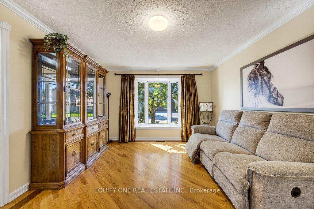 Photo 7 of 35 Ivylea Street, Ottawa, Craig Henry/Woodvale — HOMEH