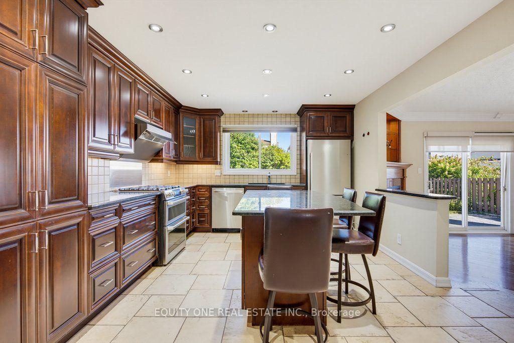 Photo 9 of 35 Ivylea Street, Ottawa, Craig Henry/Woodvale — HOMEH