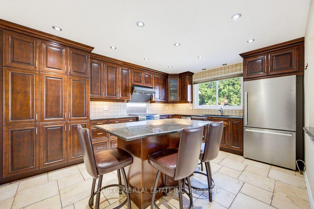 Photo 10 of 35 Ivylea Street, Ottawa, Craig Henry/Woodvale — HOMEH