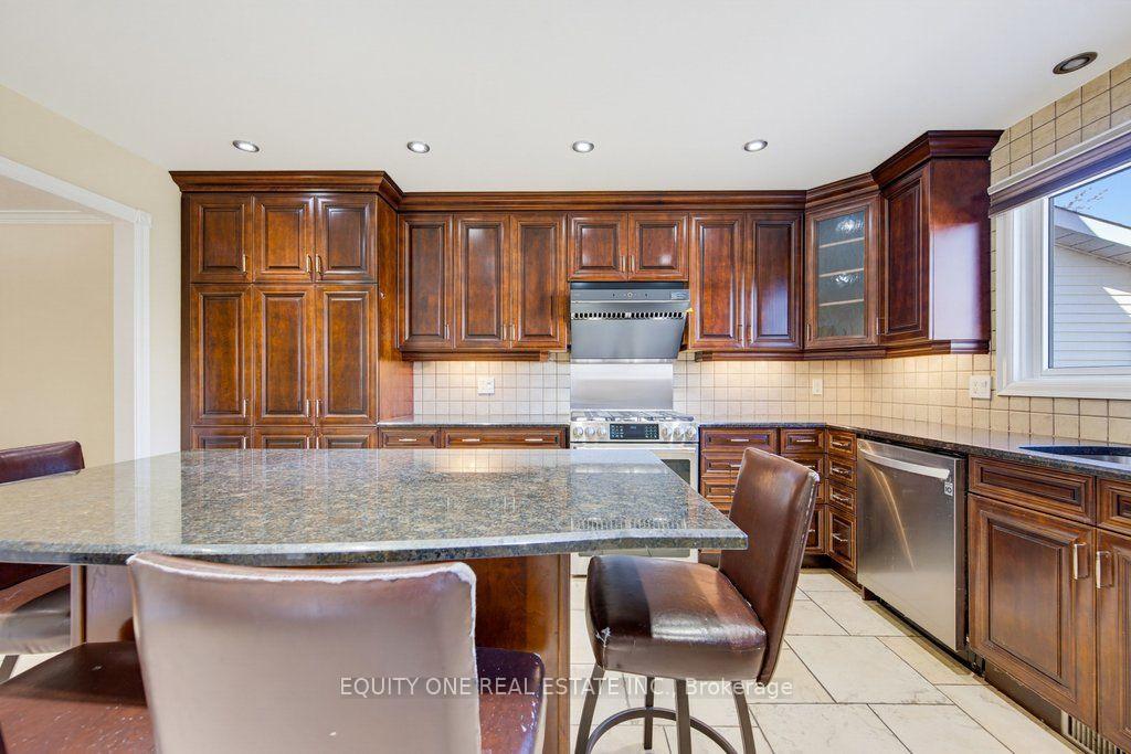 Photo 11 of 35 Ivylea Street, Ottawa, Craig Henry/Woodvale — HOMEH
