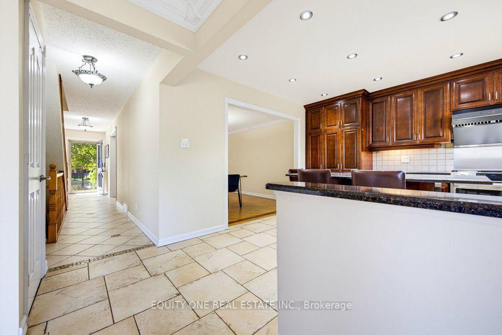 Photo 18 of 35 Ivylea Street, Ottawa, Craig Henry/Woodvale — HOMEH