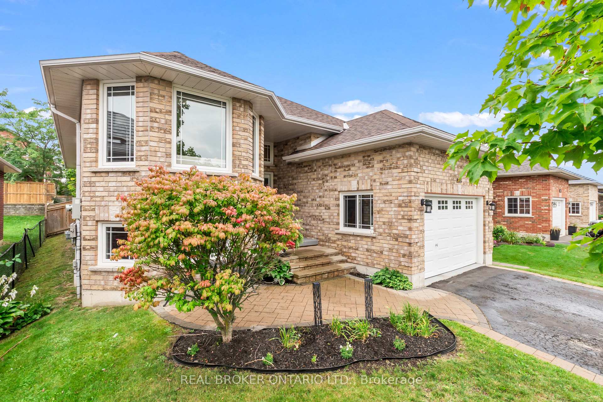 Photo 2 of 865 Bertrand Terrace, Peterborough, Monaghan Ward 2 — HOMEH