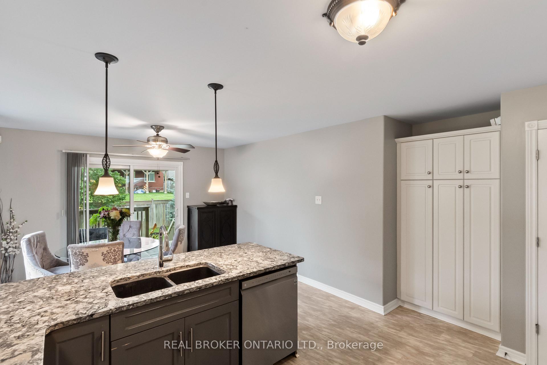 Photo 10 of 865 Bertrand Terrace, Peterborough, Monaghan Ward 2 — HOMEH
