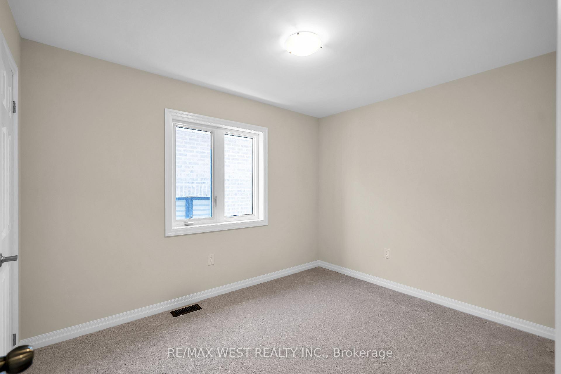 Photo 10 of 43 Ed Ewert Avenue, Clarington, Newcastle — HOMEH