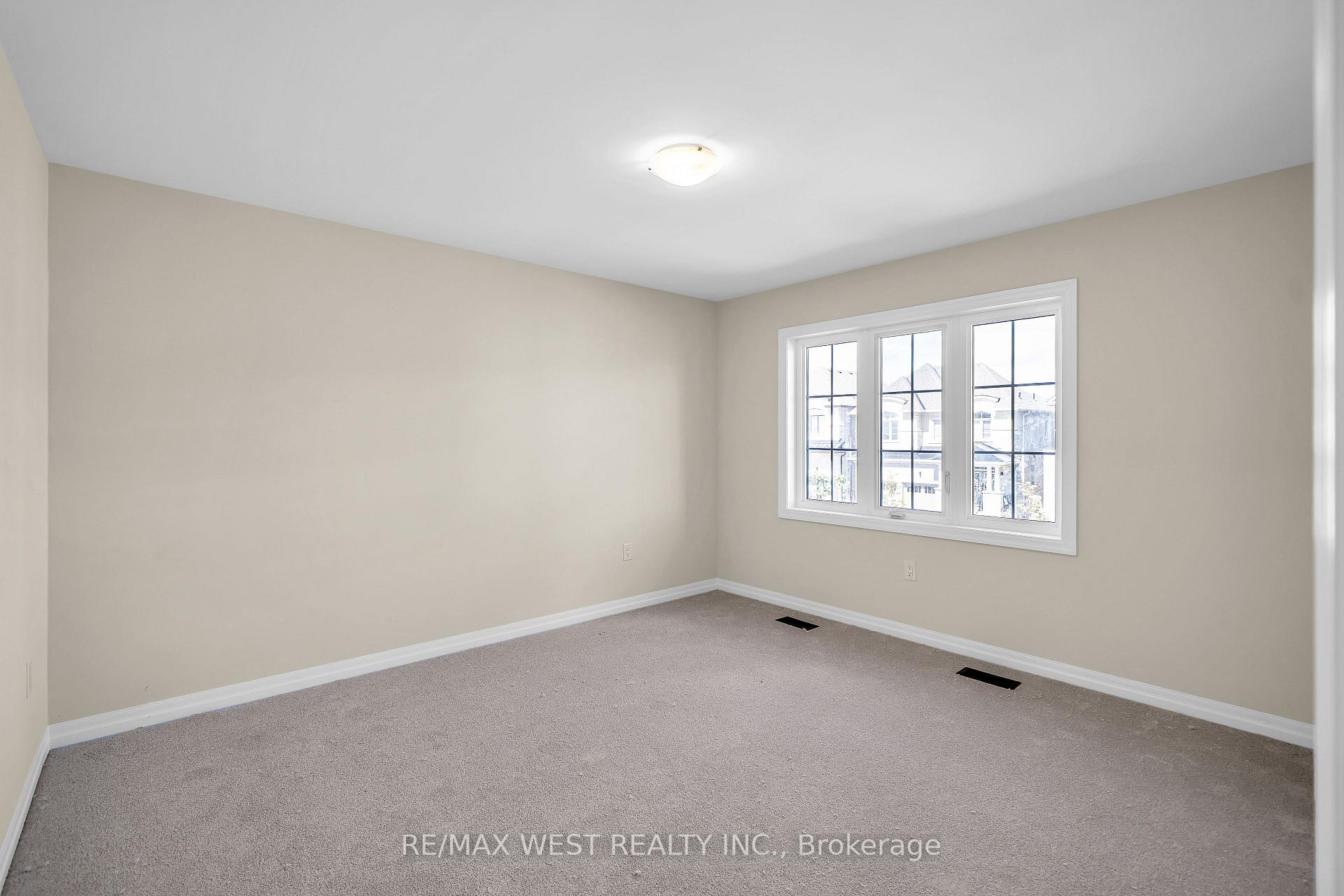Photo 11 of 43 Ed Ewert Avenue, Clarington, Newcastle — HOMEH