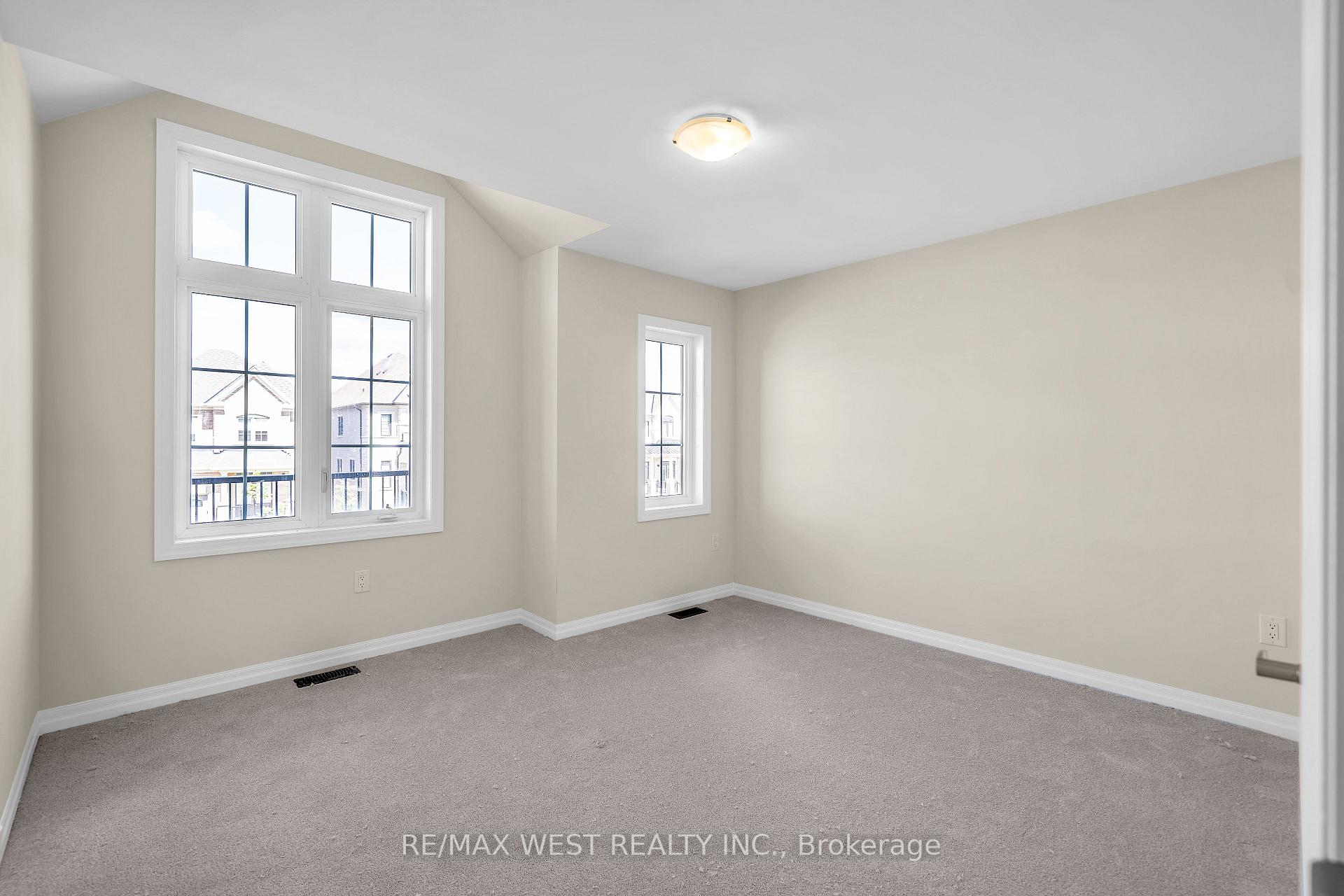 Photo 12 of 43 Ed Ewert Avenue, Clarington, Newcastle — HOMEH