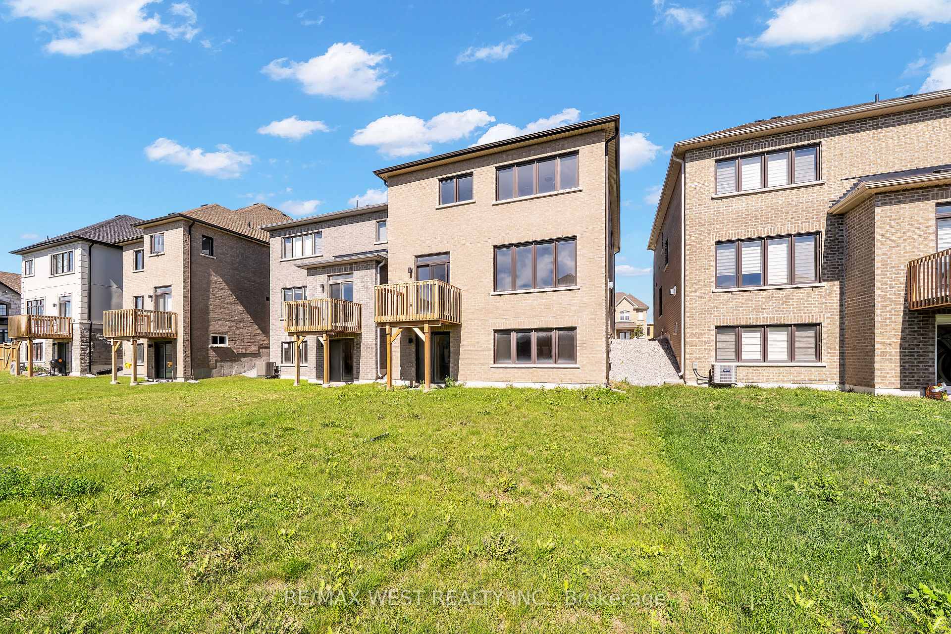 Photo 19 of 43 Ed Ewert Avenue, Clarington, Newcastle — HOMEH