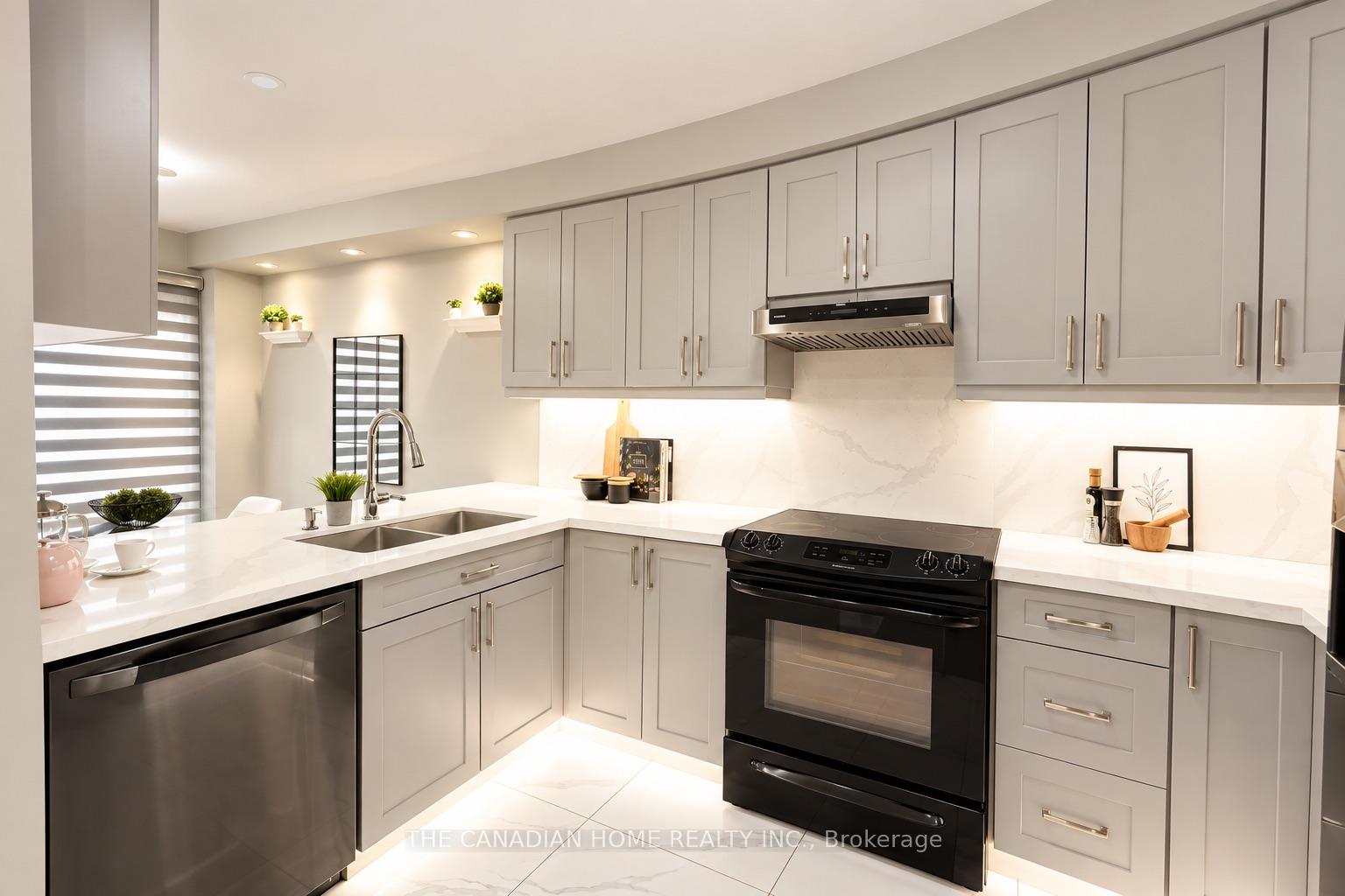 Photo 11 of 124 Tomabrook Crescent, Brampton, Sandringham-Wellington — HOMEH