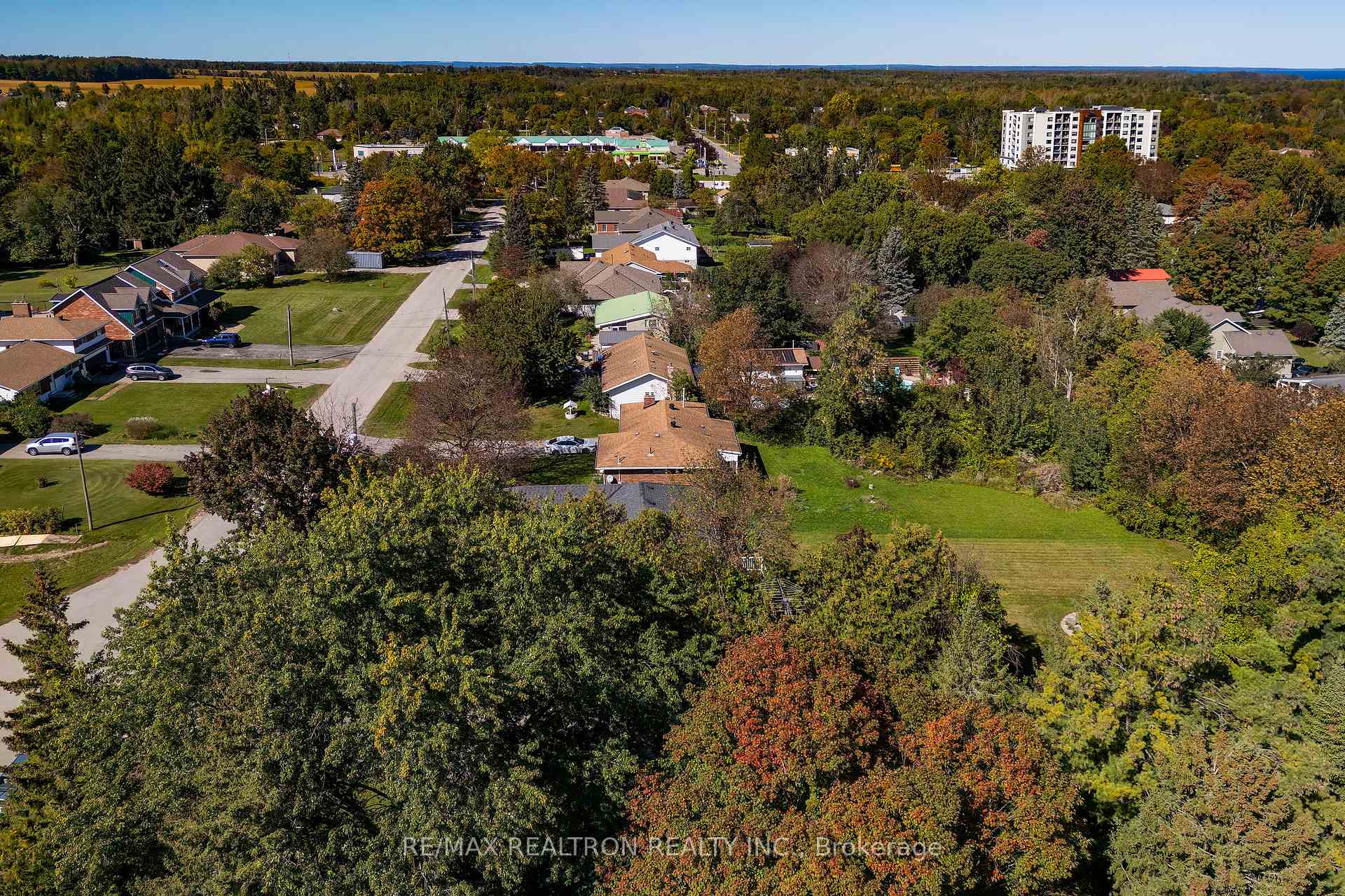 Photo 2 of 2010 Lea Street, Innisfil, Alcona — HOMEH