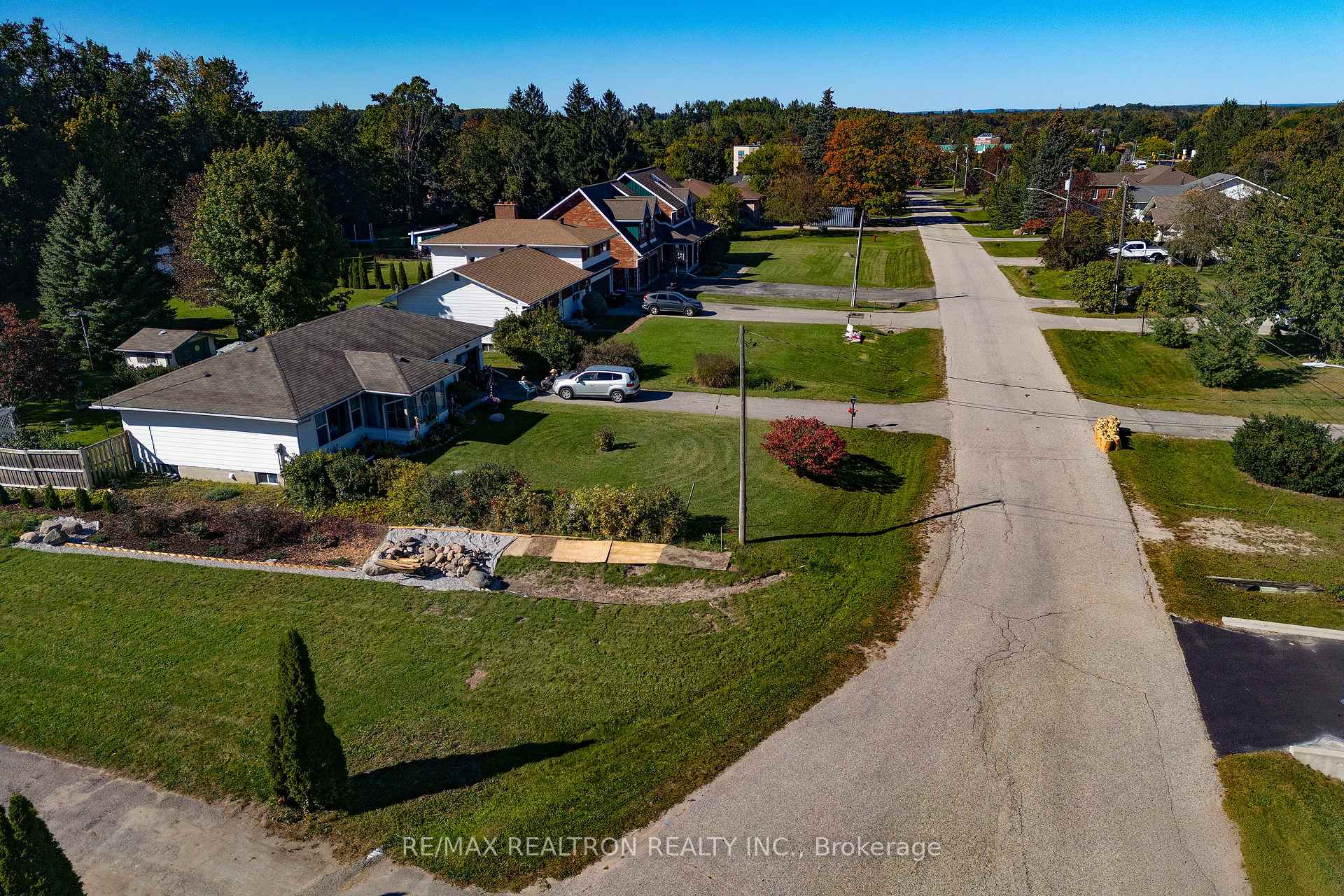 Photo 5 of 2010 Lea Street, Innisfil, Alcona — HOMEH