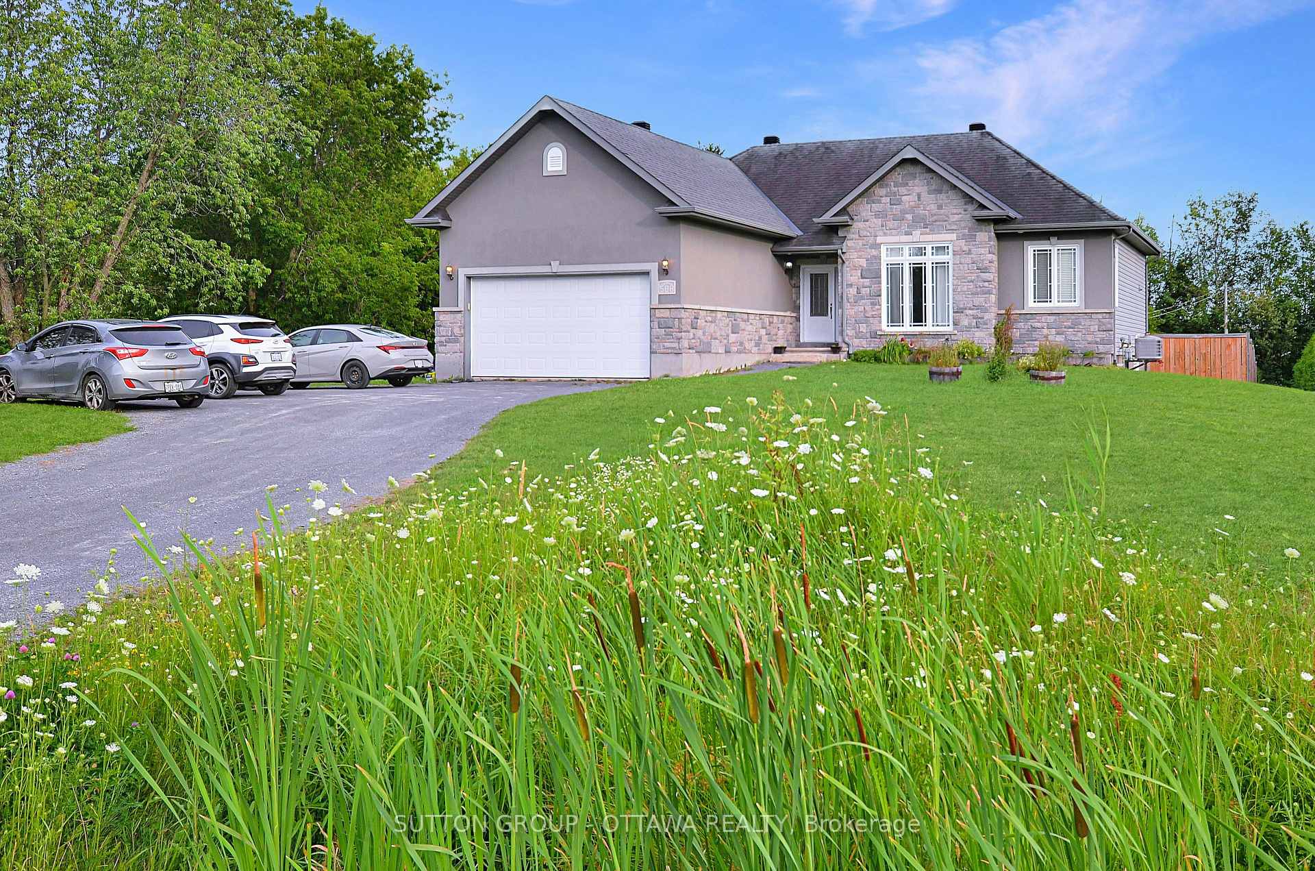 Photo of 588 Russell Road