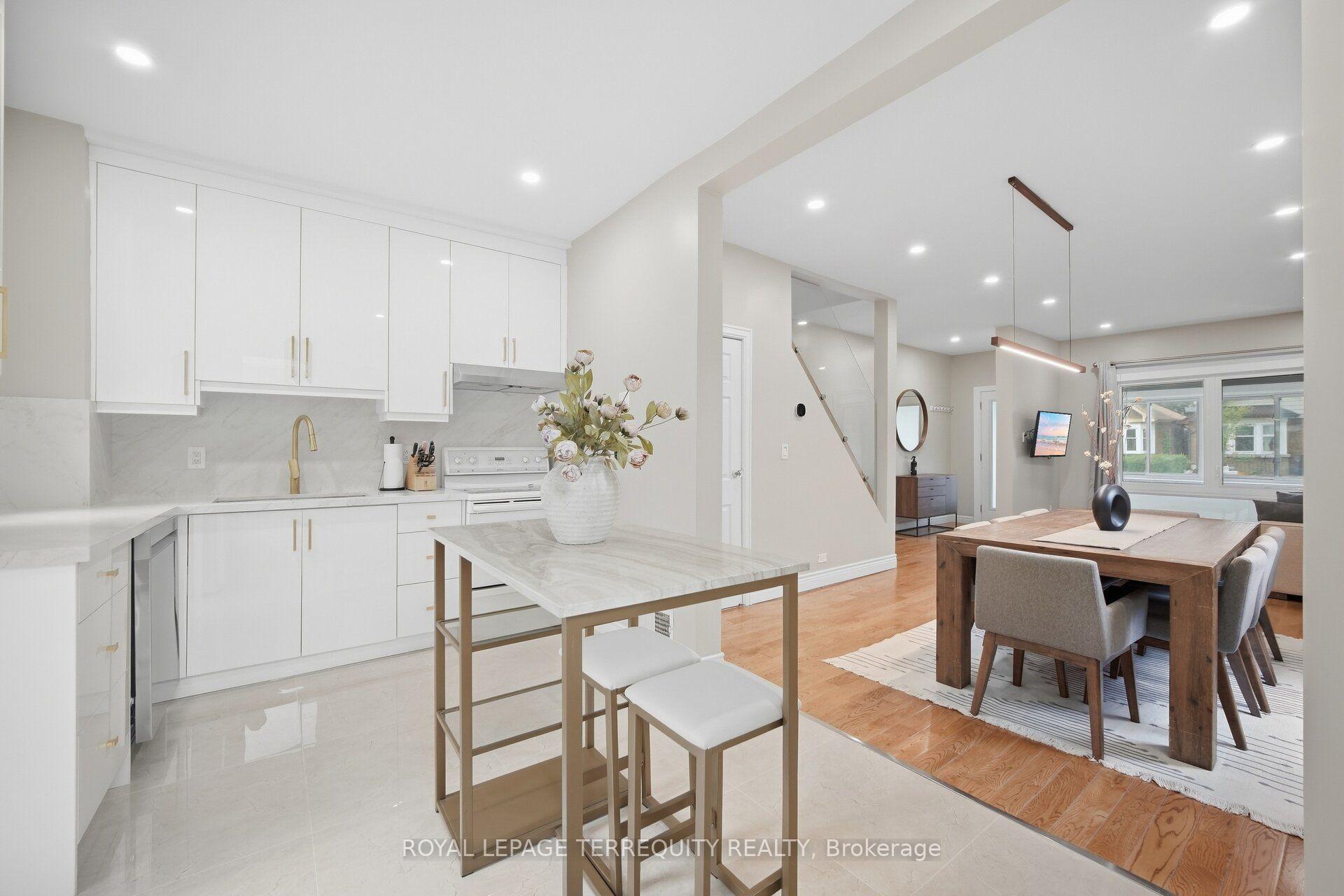 Photo 1 of 350 Lumsden Avenue, Toronto, Woodbine-Lumsden — HOMEH