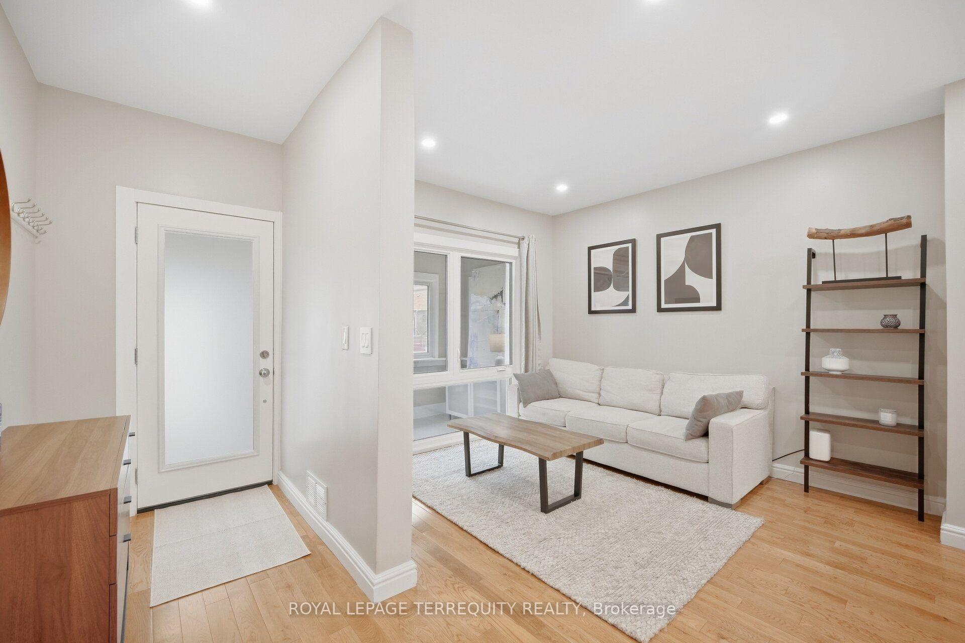 Photo 4 of 350 Lumsden Avenue, Toronto, Woodbine-Lumsden — HOMEH