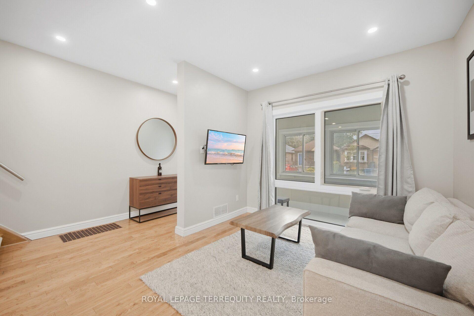Photo 6 of 350 Lumsden Avenue, Toronto, Woodbine-Lumsden — HOMEH