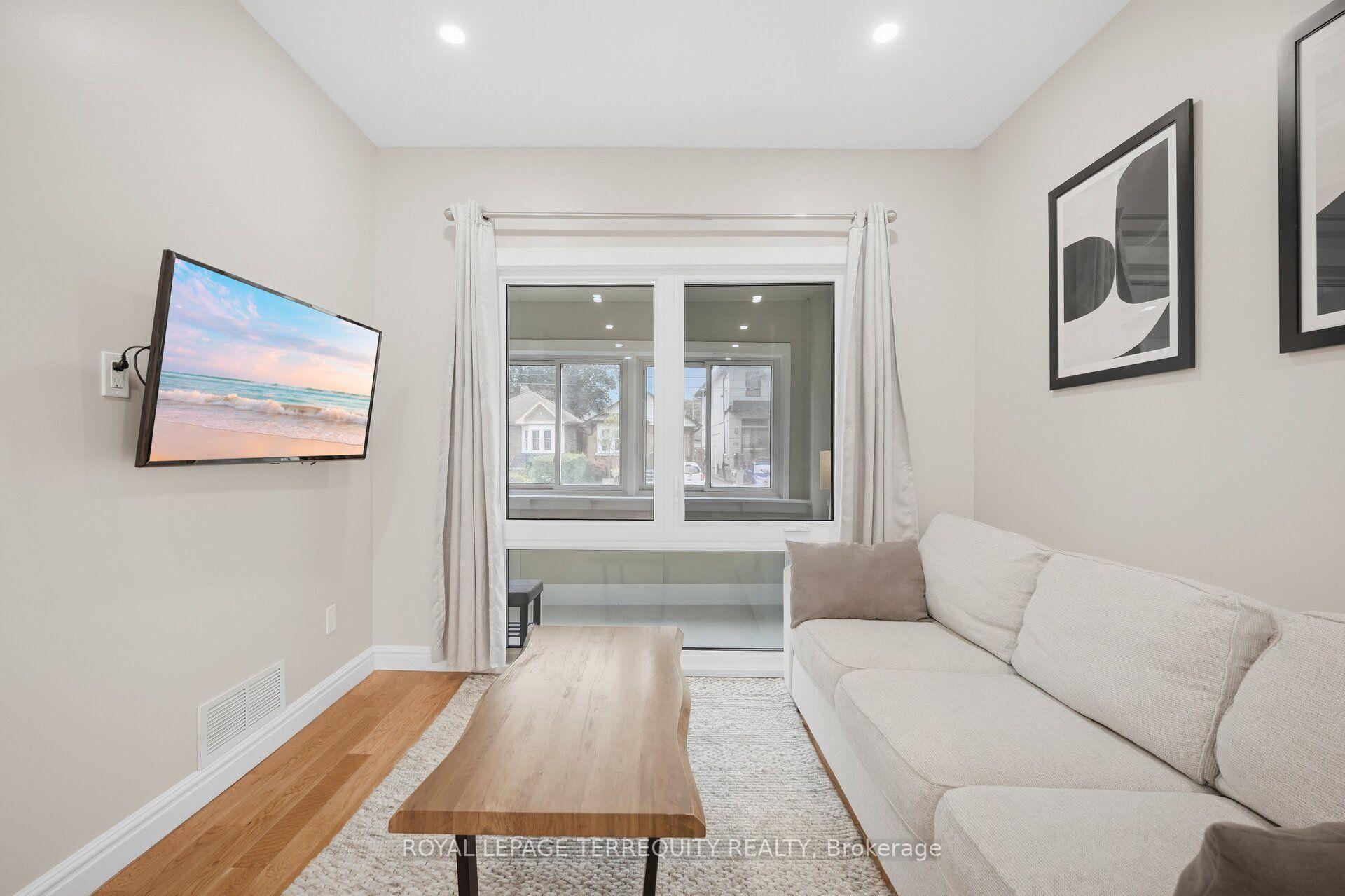 Photo 7 of 350 Lumsden Avenue, Toronto, Woodbine-Lumsden — HOMEH