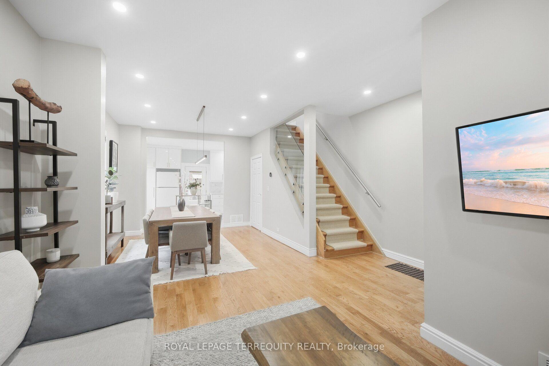 Photo 8 of 350 Lumsden Avenue, Toronto, Woodbine-Lumsden — HOMEH