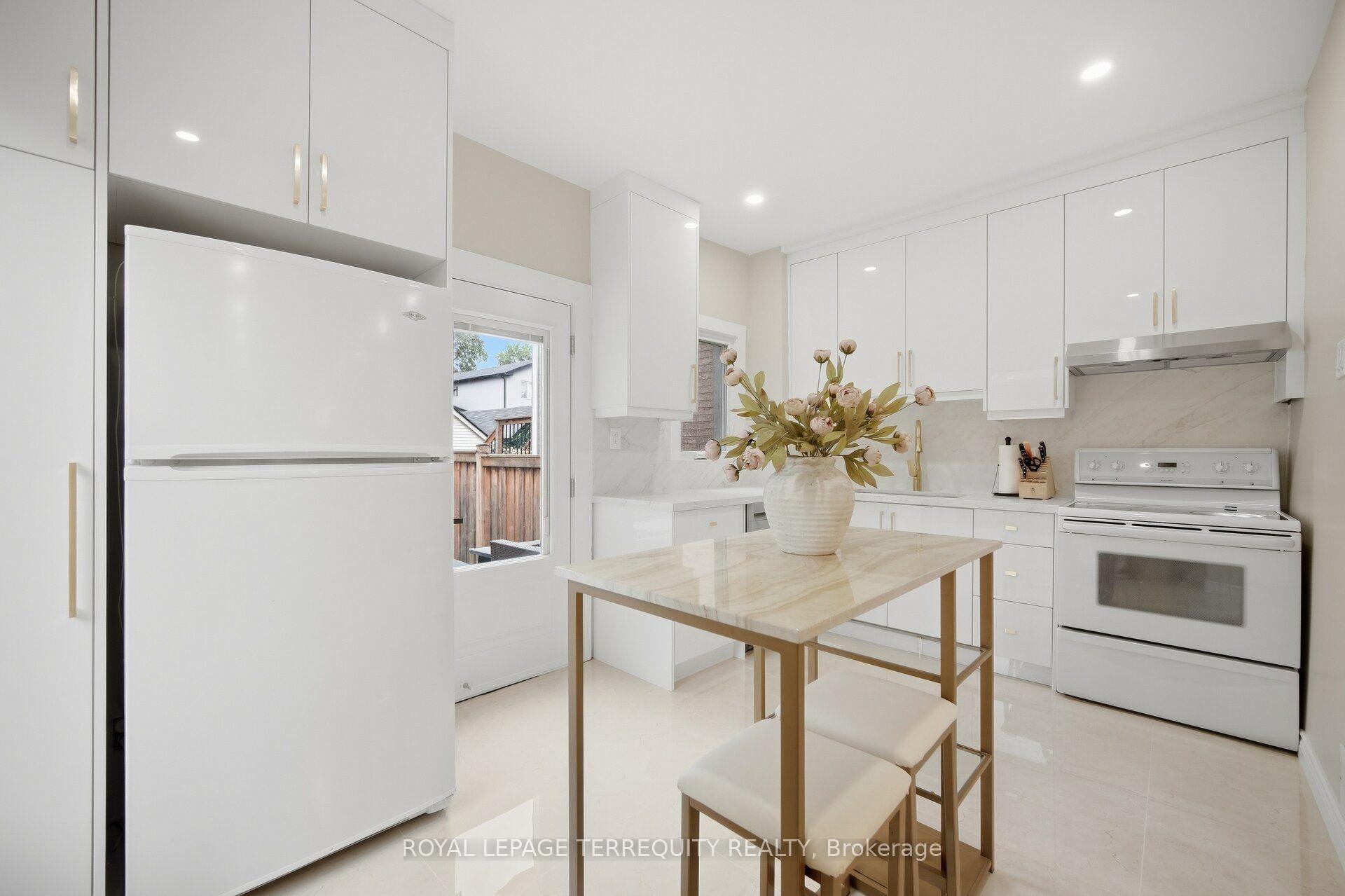 Photo 18 of 350 Lumsden Avenue, Toronto, Woodbine-Lumsden — HOMEH