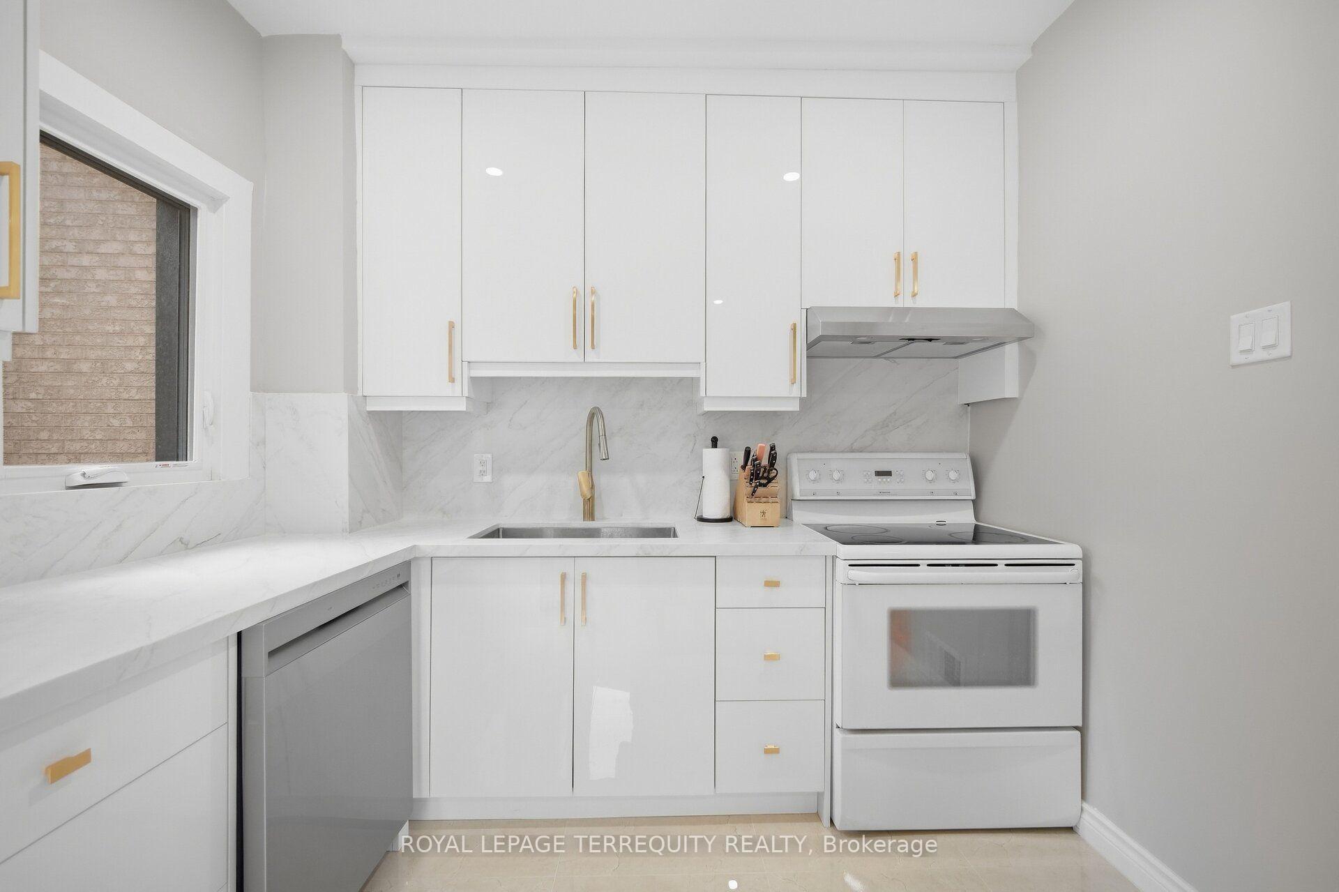 Photo 20 of 350 Lumsden Avenue, Toronto, Woodbine-Lumsden — HOMEH