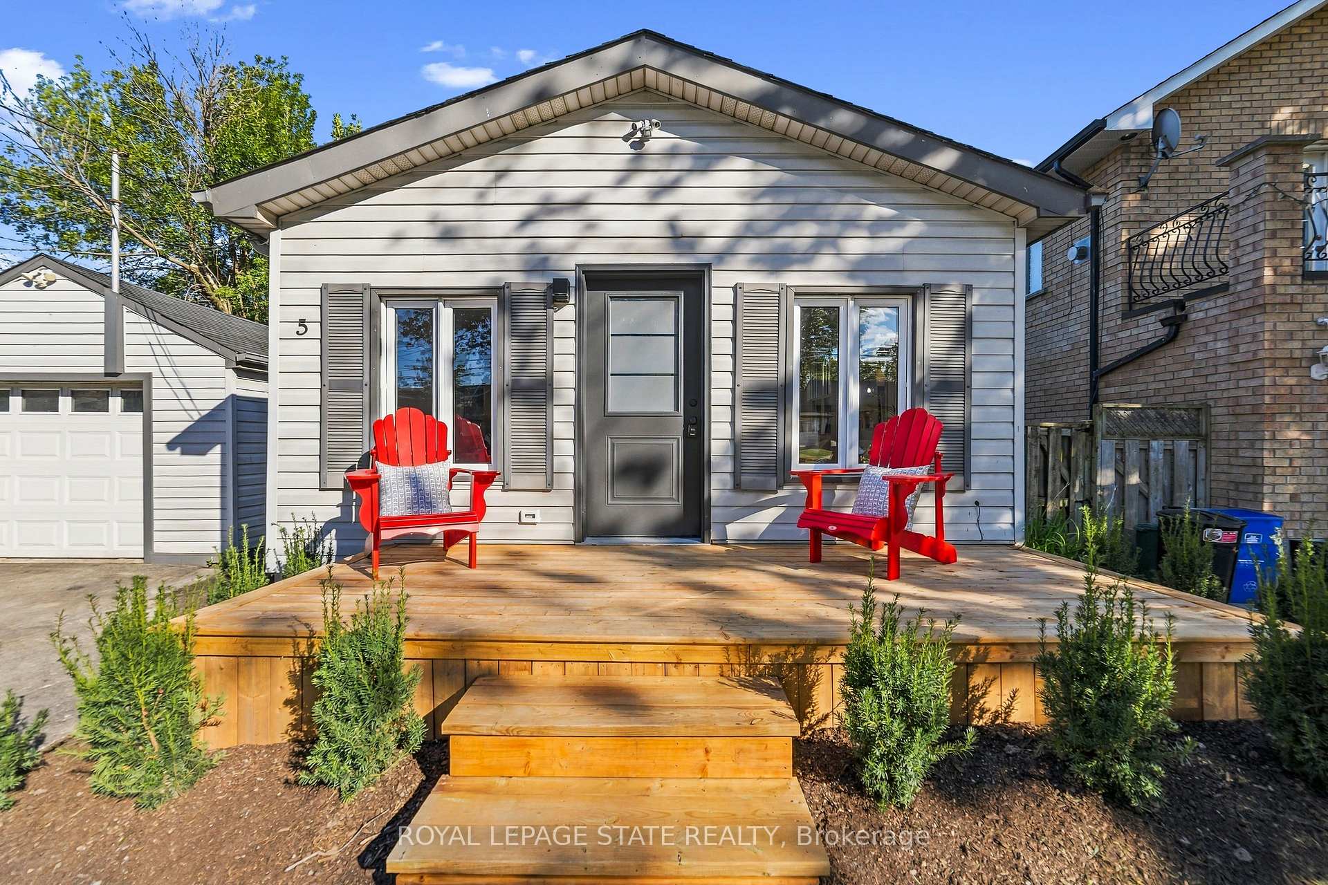 Photo 1 of 5 Herbert Court, Hamilton, Lakeshore — HOMEH