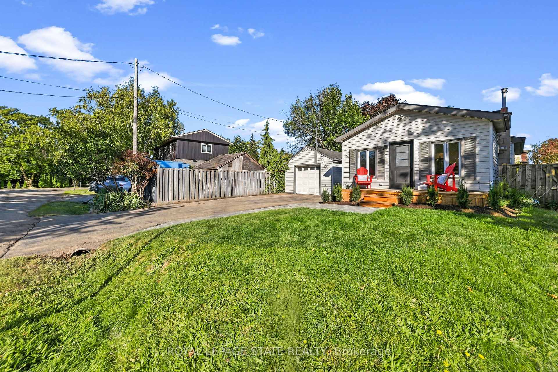 Photo 4 of 5 Herbert Court, Hamilton, Lakeshore — HOMEH