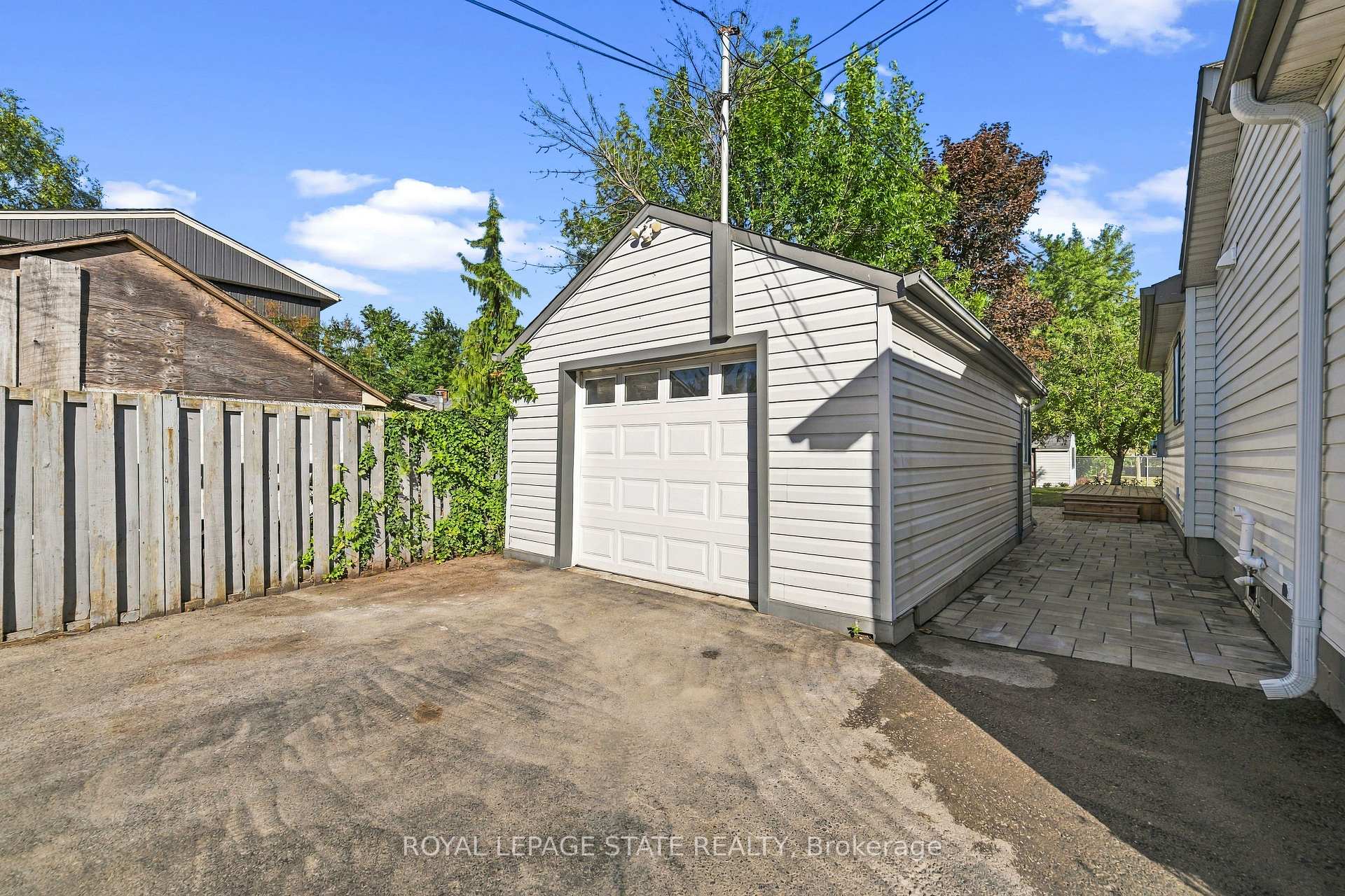 Photo 6 of 5 Herbert Court, Hamilton, Lakeshore — HOMEH