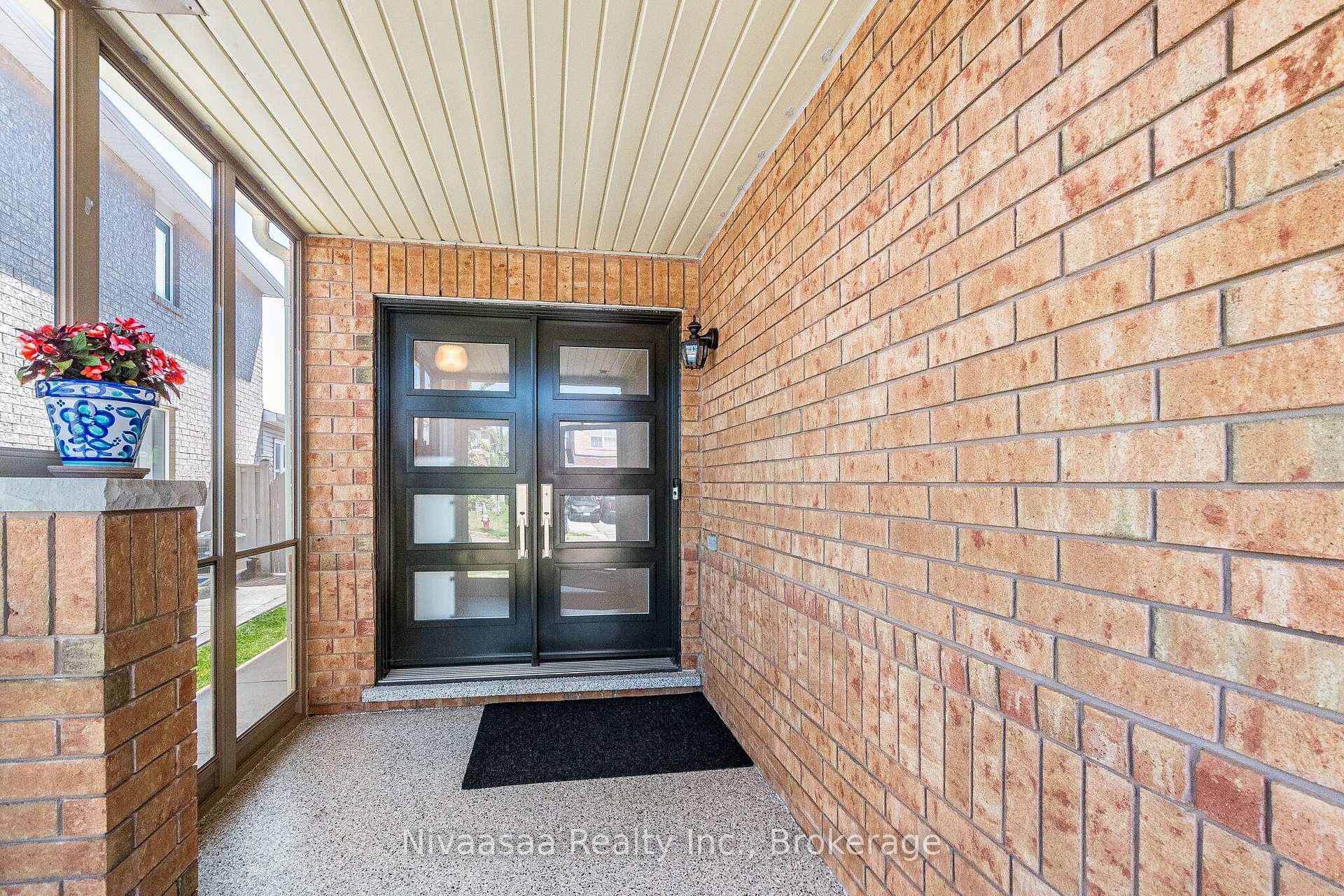 Photo 3 of 9 Parisian Road, Brampton, Vales of Castlemore — HOMEH