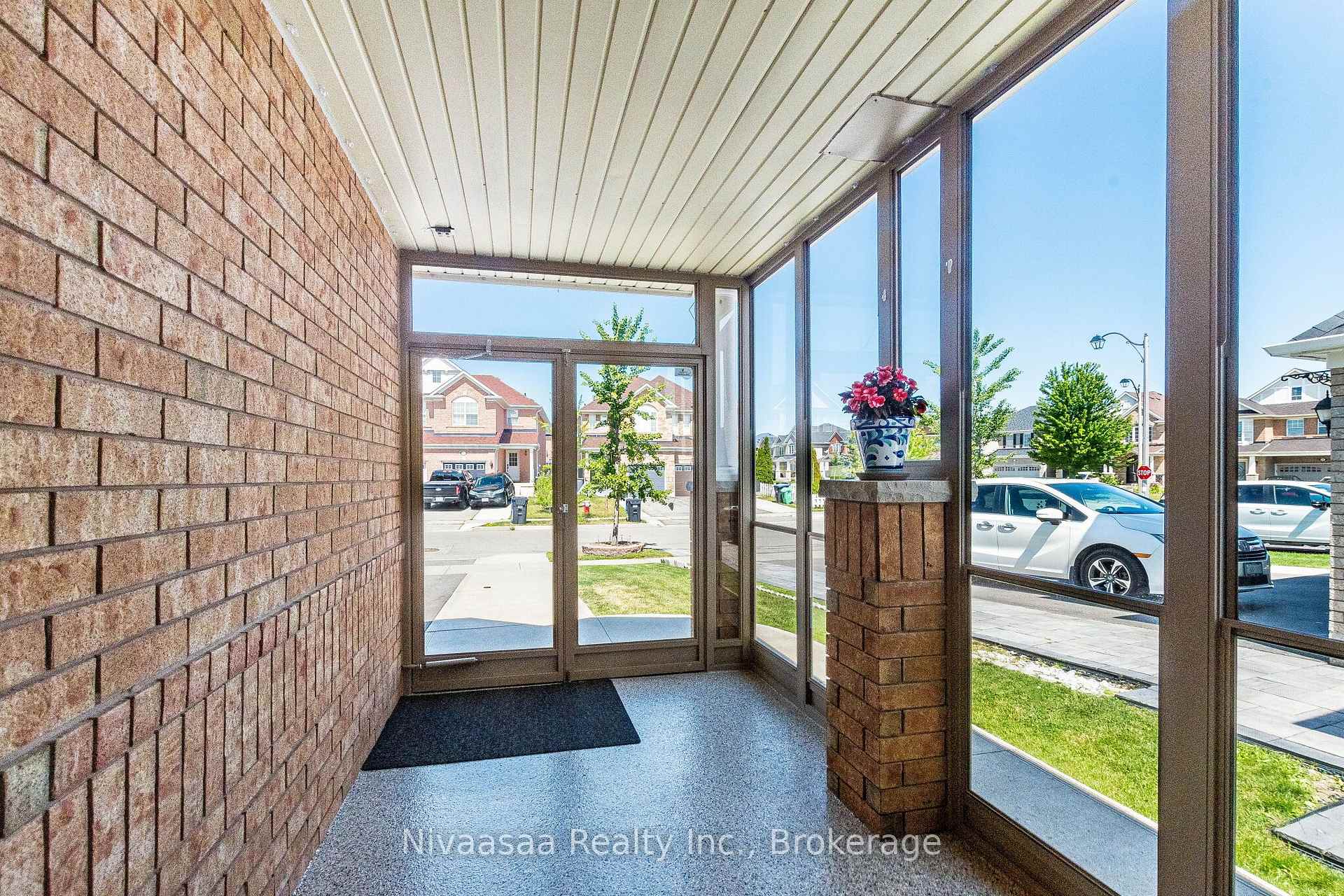 Photo 4 of 9 Parisian Road, Brampton, Vales of Castlemore — HOMEH