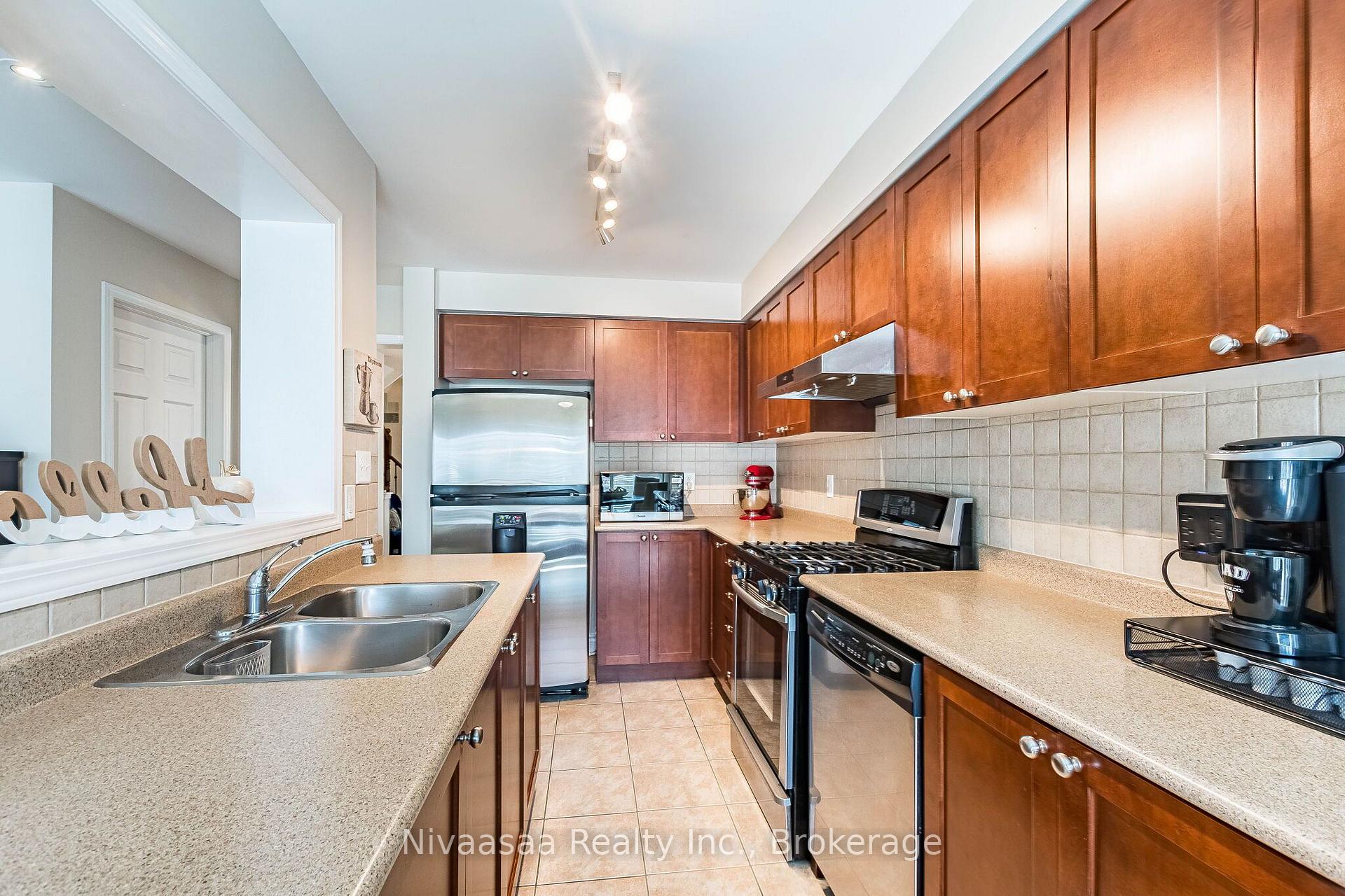 Photo 14 of 9 Parisian Road, Brampton, Vales of Castlemore — HOMEH
