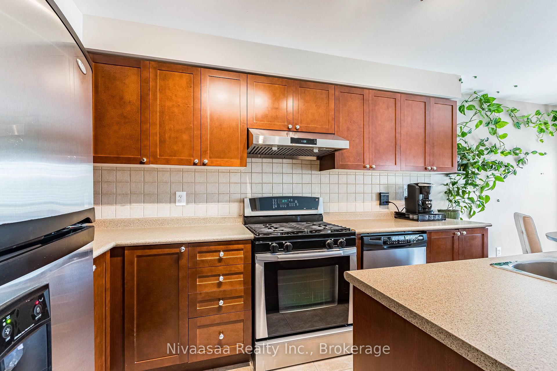 Photo 15 of 9 Parisian Road, Brampton, Vales of Castlemore — HOMEH