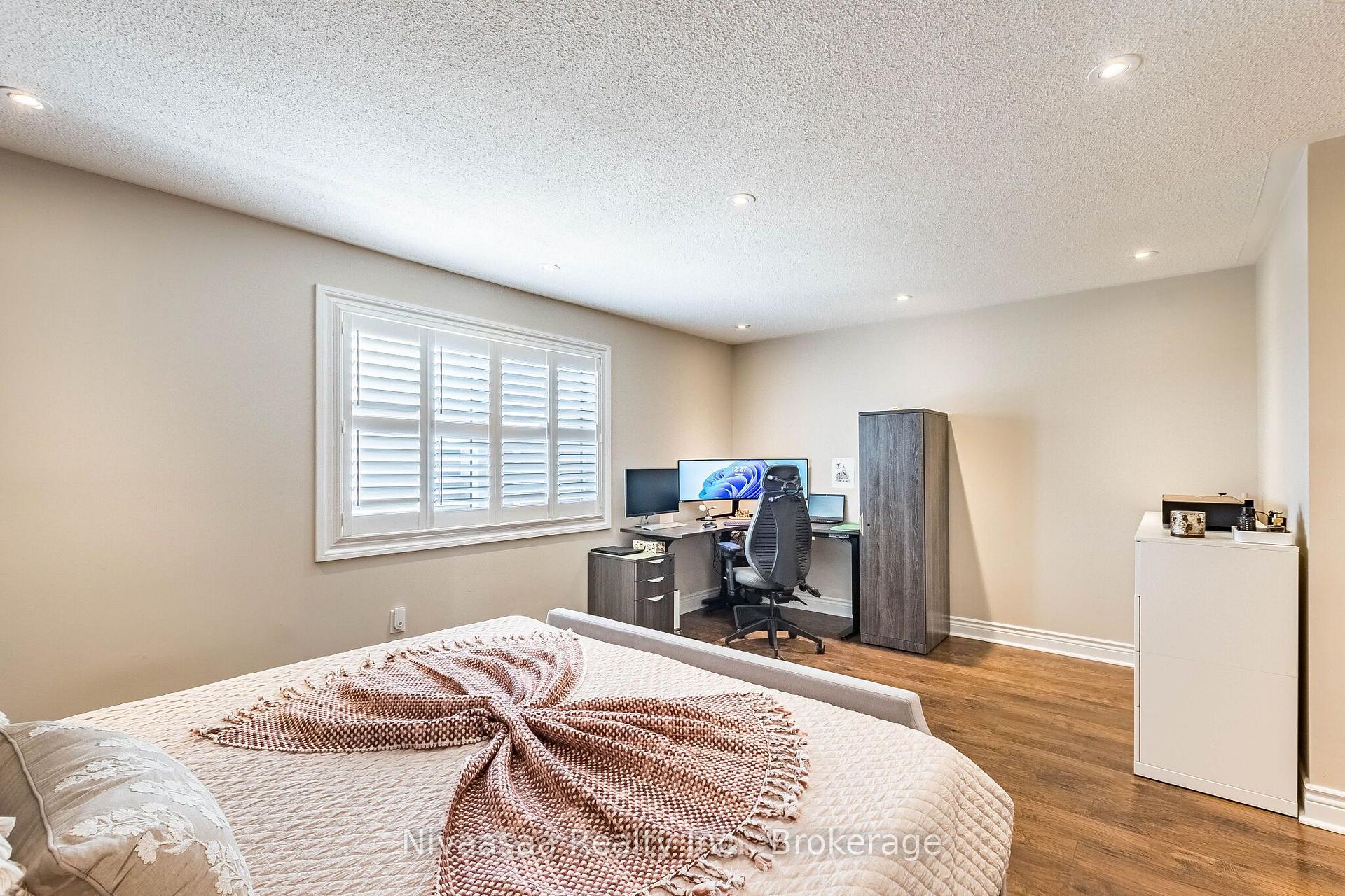 Photo 21 of 9 Parisian Road, Brampton, Vales of Castlemore — HOMEH