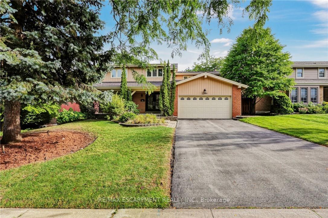Photo 2 of 2284 Mansfield Drive, Burlington, Tyandaga — HOMEH
