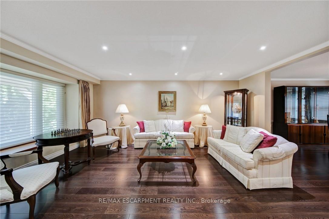Photo 8 of 2284 Mansfield Drive, Burlington, Tyandaga — HOMEH