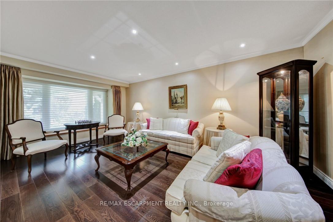 Photo 9 of 2284 Mansfield Drive, Burlington, Tyandaga — HOMEH