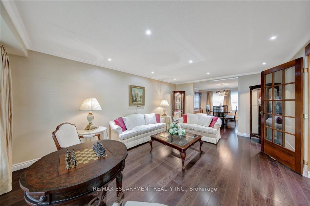 Photo 10 of 2284 Mansfield Drive, Burlington, Tyandaga — HOMEH