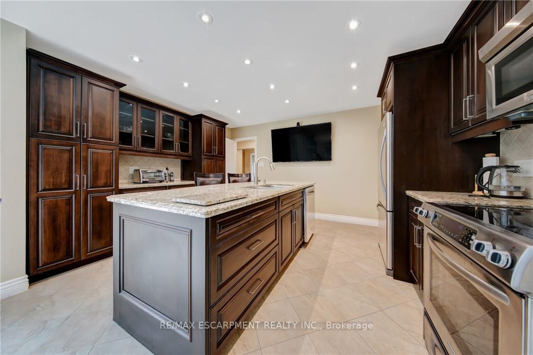 Photo 14 of 2284 Mansfield Drive, Burlington, Tyandaga — HOMEH
