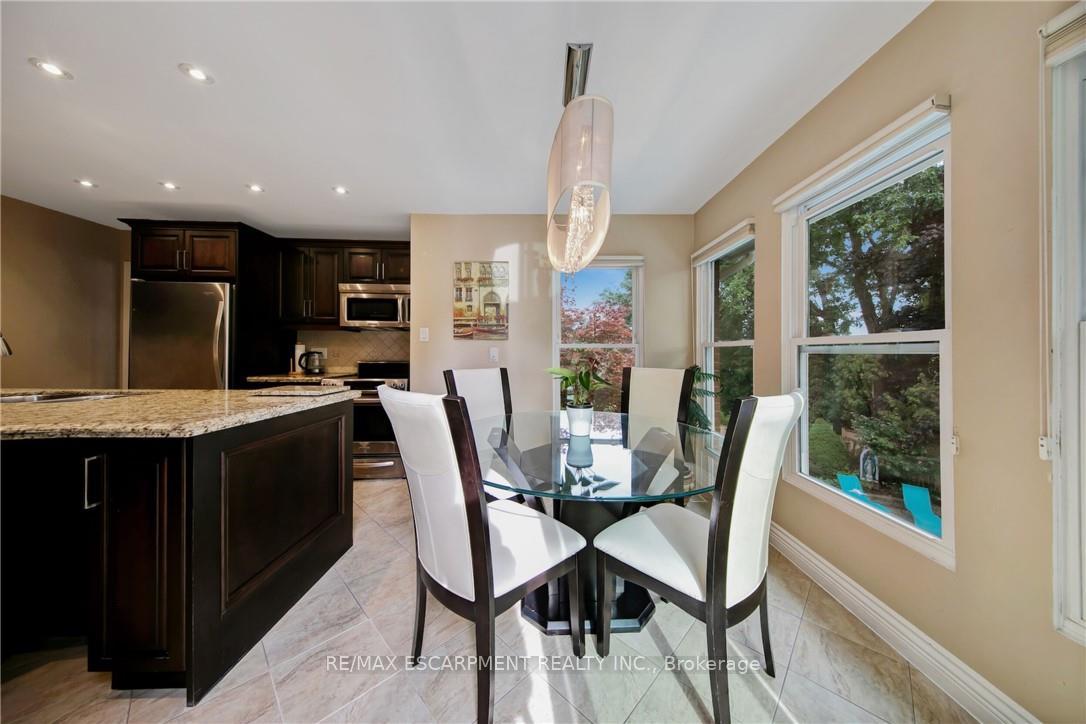 Photo 16 of 2284 Mansfield Drive, Burlington, Tyandaga — HOMEH