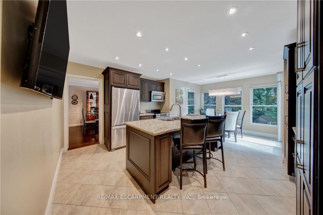 Photo 17 of 2284 Mansfield Drive, Burlington, Tyandaga — HOMEH