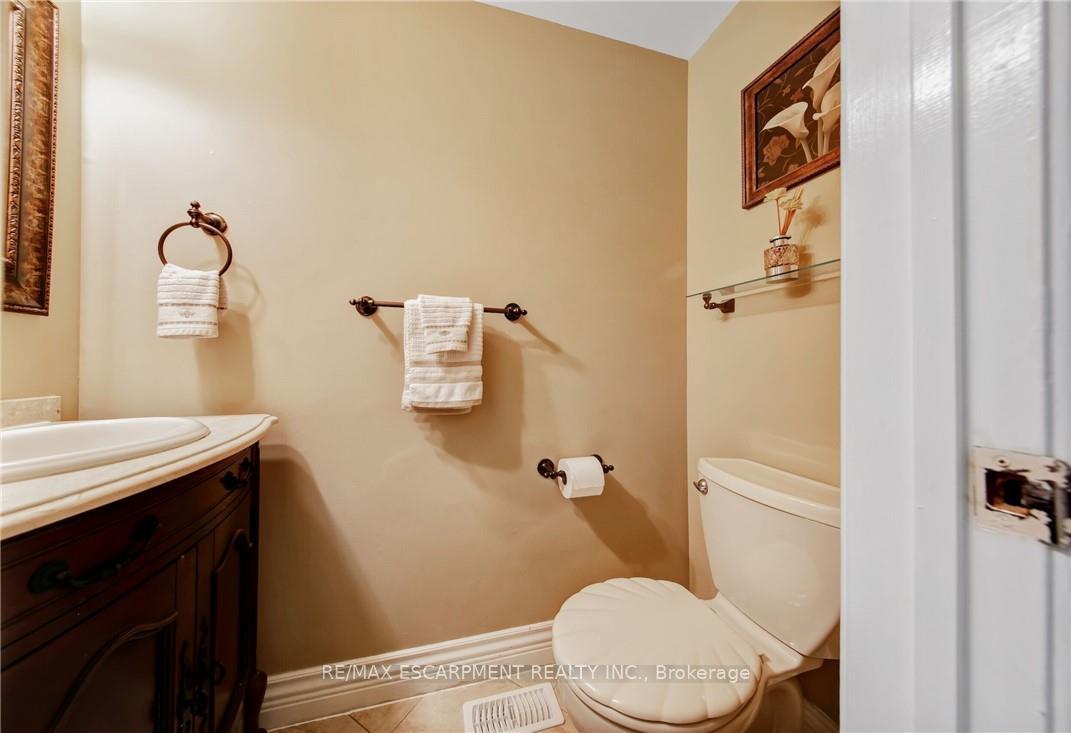 Photo 18 of 2284 Mansfield Drive, Burlington, Tyandaga — HOMEH