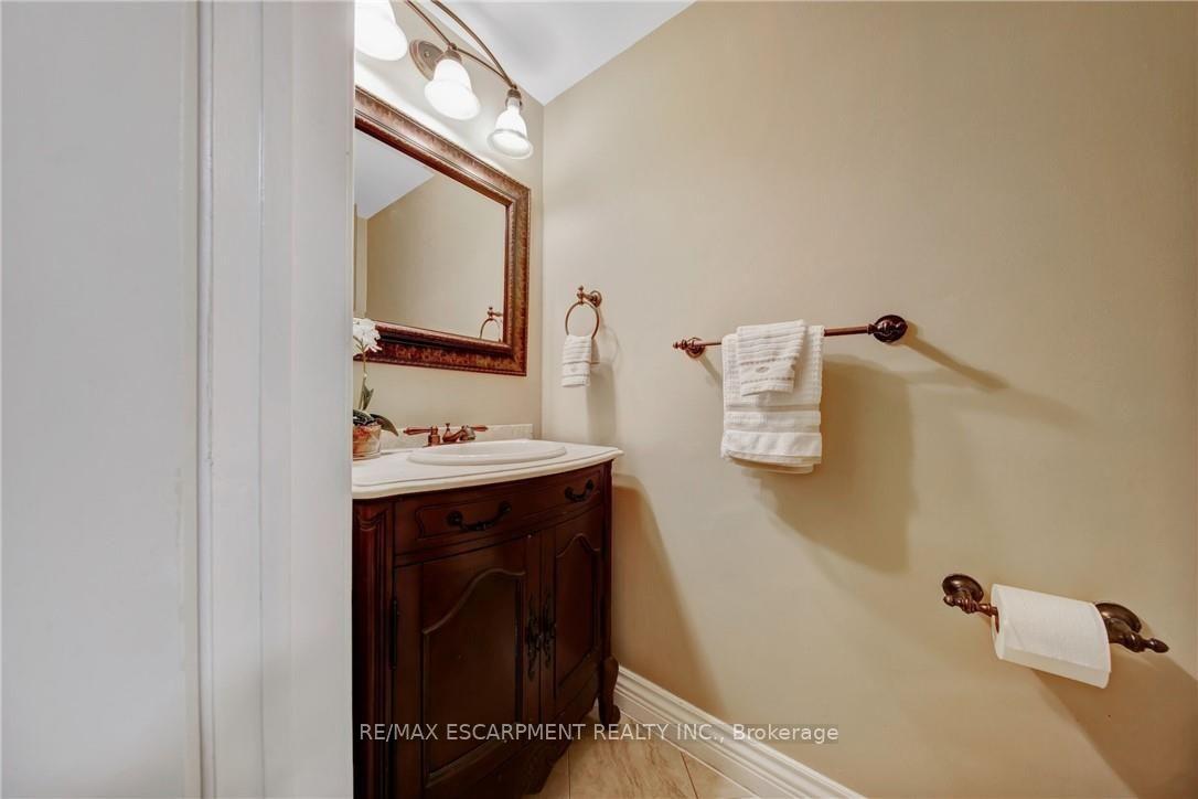 Photo 19 of 2284 Mansfield Drive, Burlington, Tyandaga — HOMEH