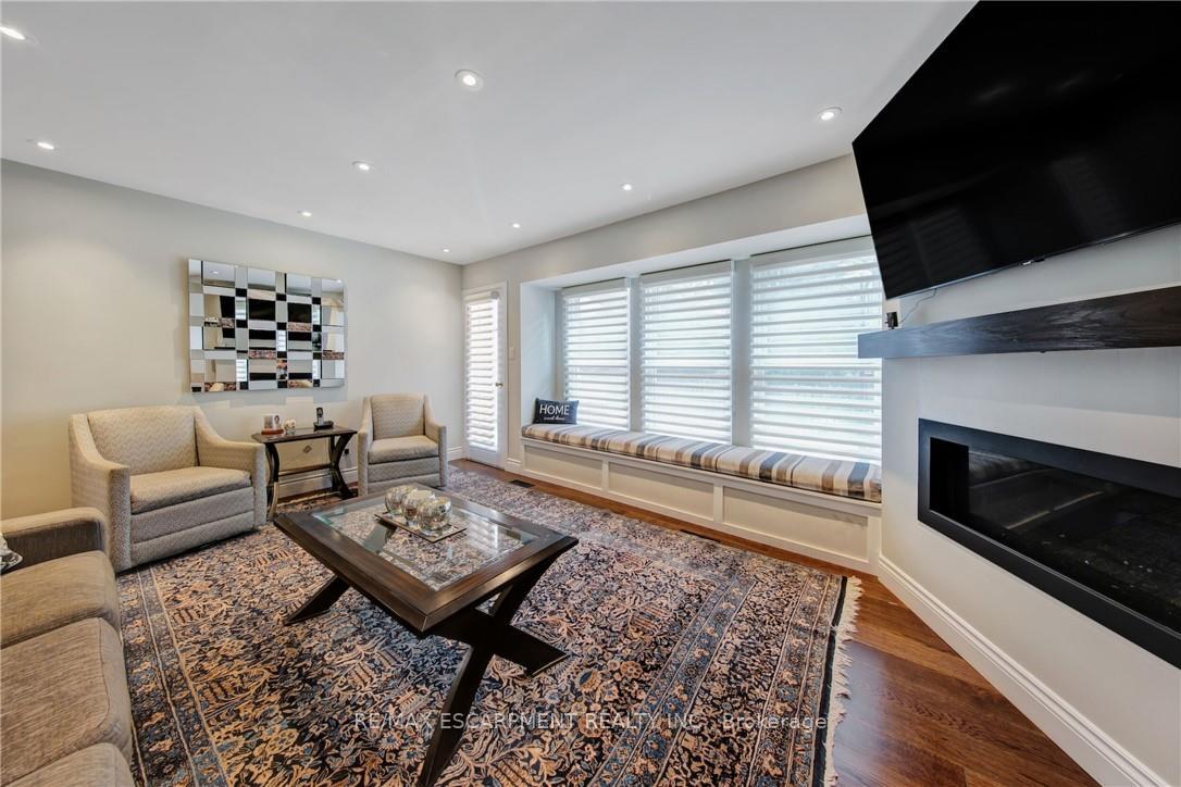Photo 21 of 2284 Mansfield Drive, Burlington, Tyandaga — HOMEH