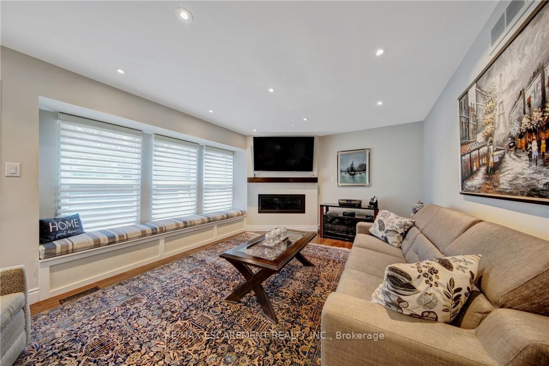 Photo 22 of 2284 Mansfield Drive, Burlington, Tyandaga — HOMEH