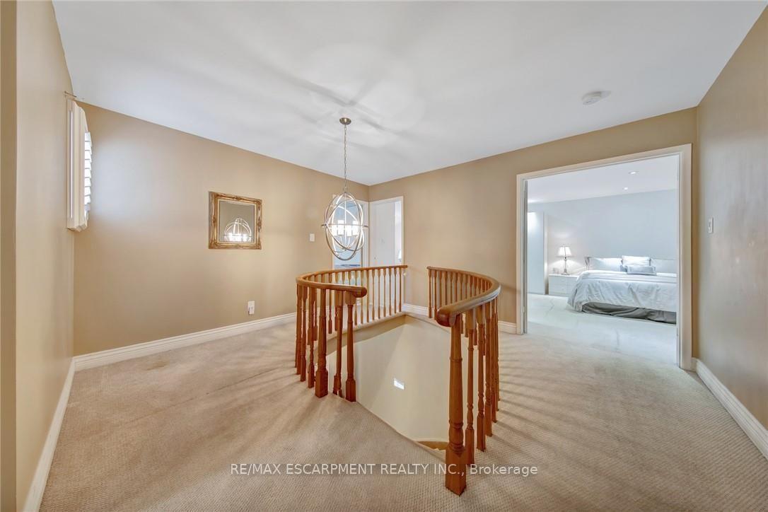 Photo 23 of 2284 Mansfield Drive, Burlington, Tyandaga — HOMEH