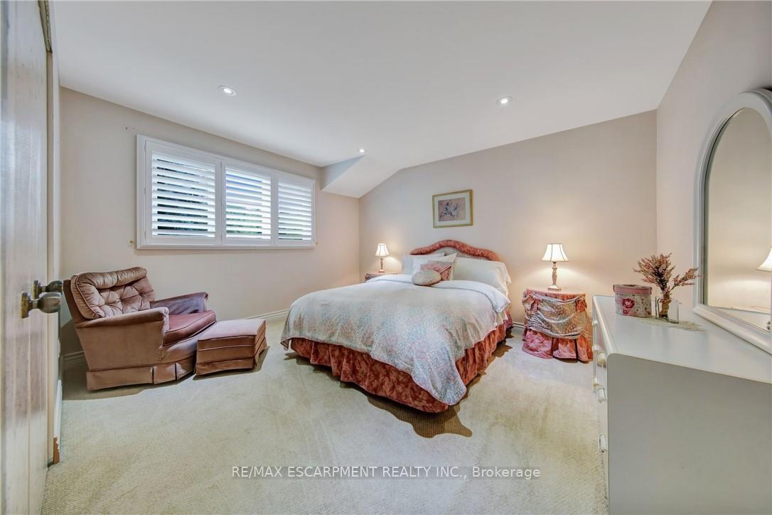 Photo 24 of 2284 Mansfield Drive, Burlington, Tyandaga — HOMEH